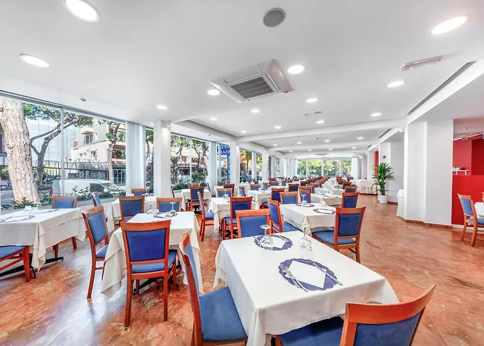 Hotel Zanarini In Centro A Riccione