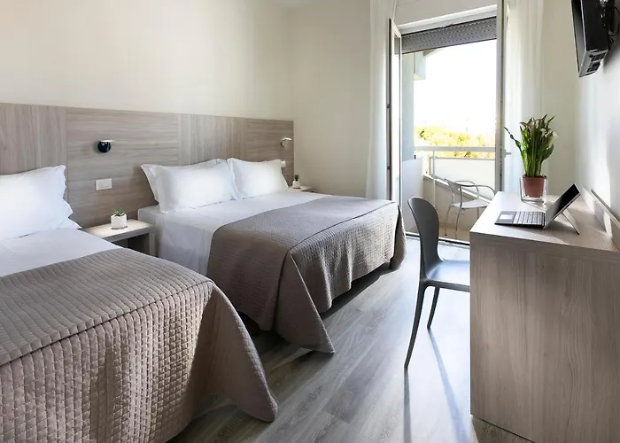 Hotel Zanarini In Centro A Riccione