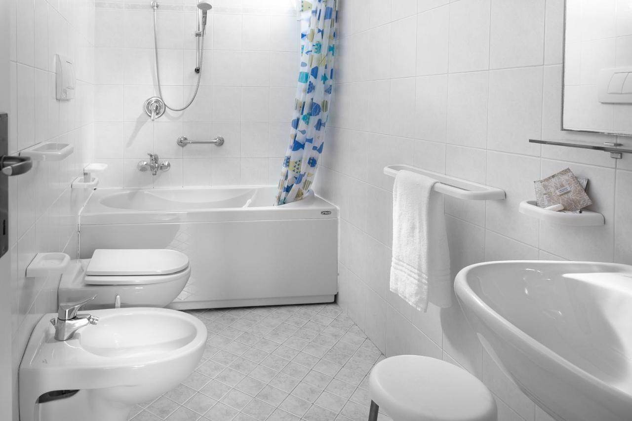 Hotel Zanarini In Centro A 3*