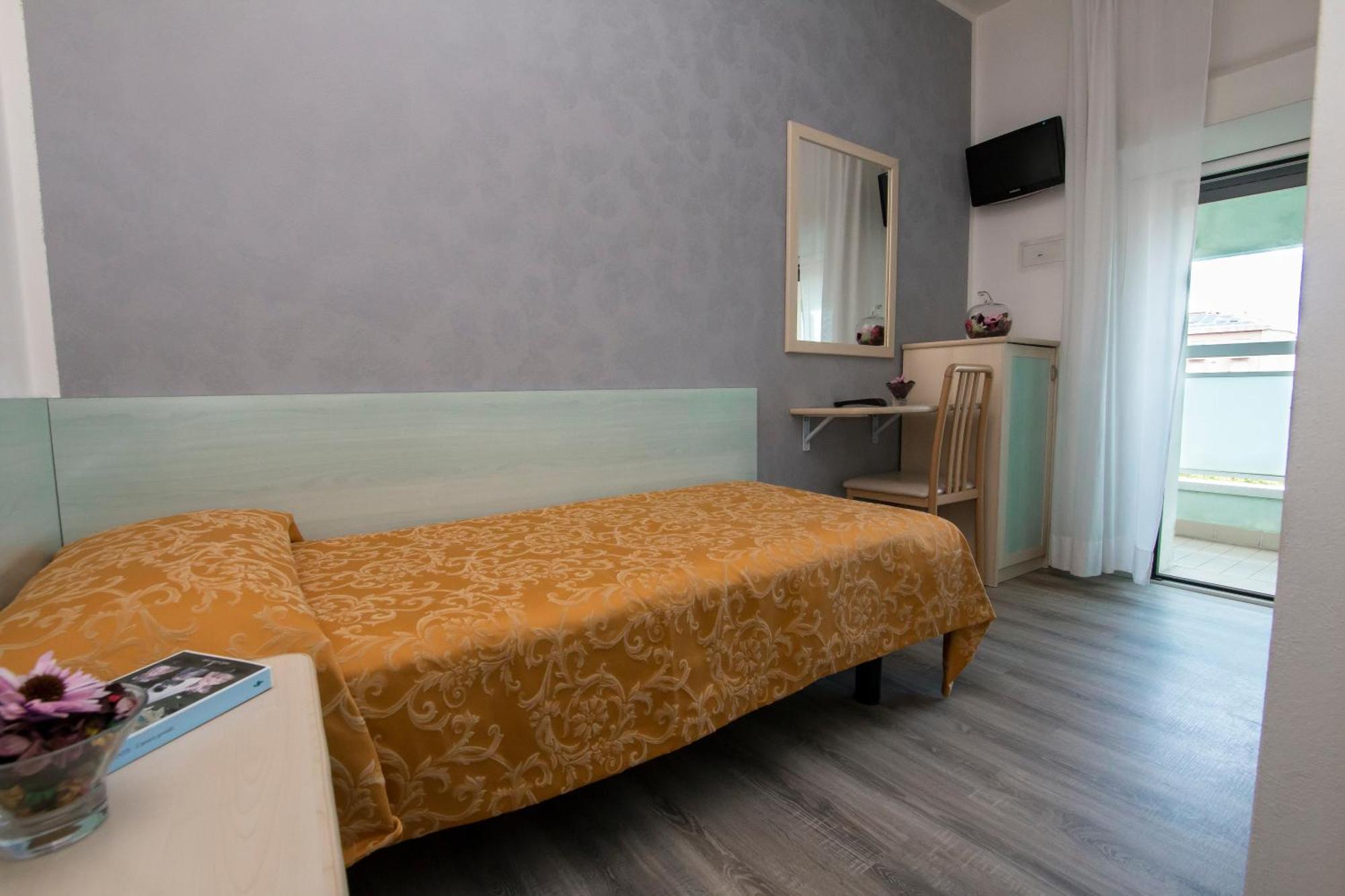 Hotel Zanarini In Centro A