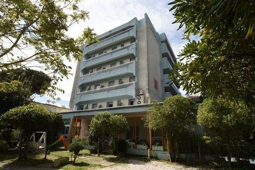 Hotel Zanarini In Centro A Riccione