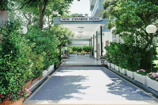Hotel Zanarini In Centro A 3*