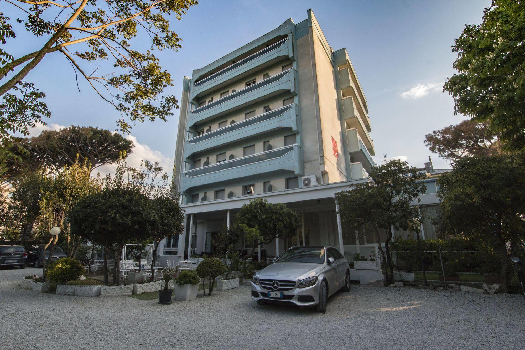 Hotel Zanarini In Centro A