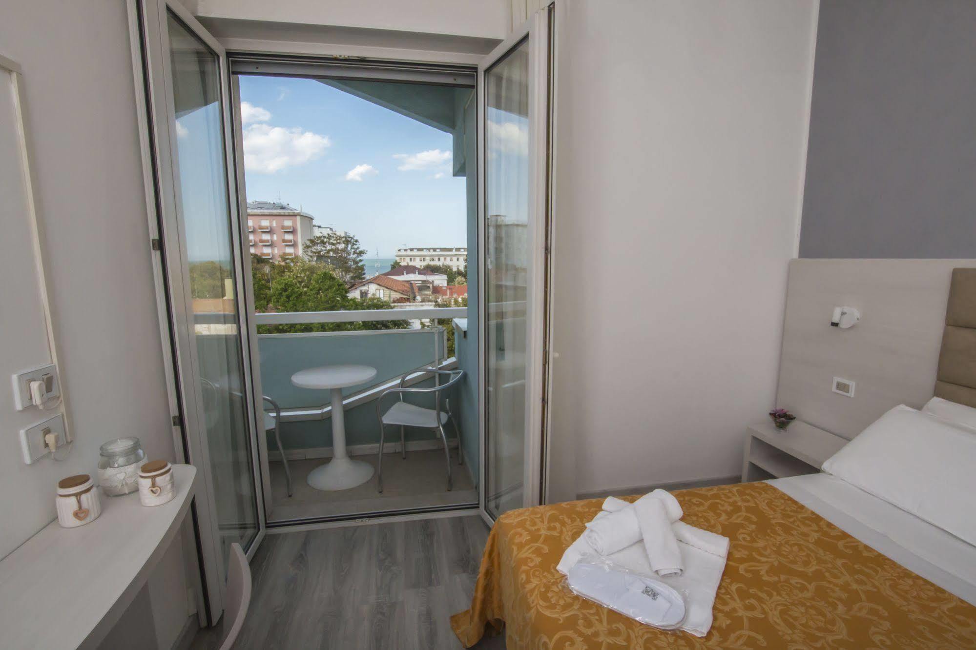 Hotel Zanarini In Centro A 3*