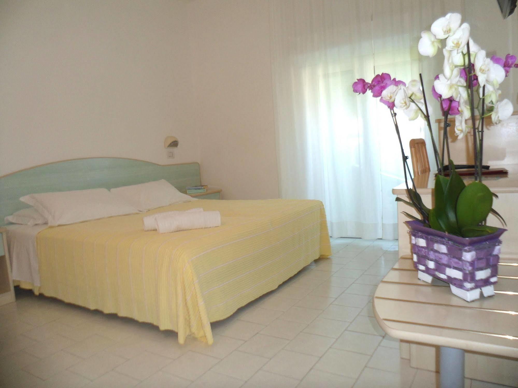 Zanarini In Centro A Hotel 3*