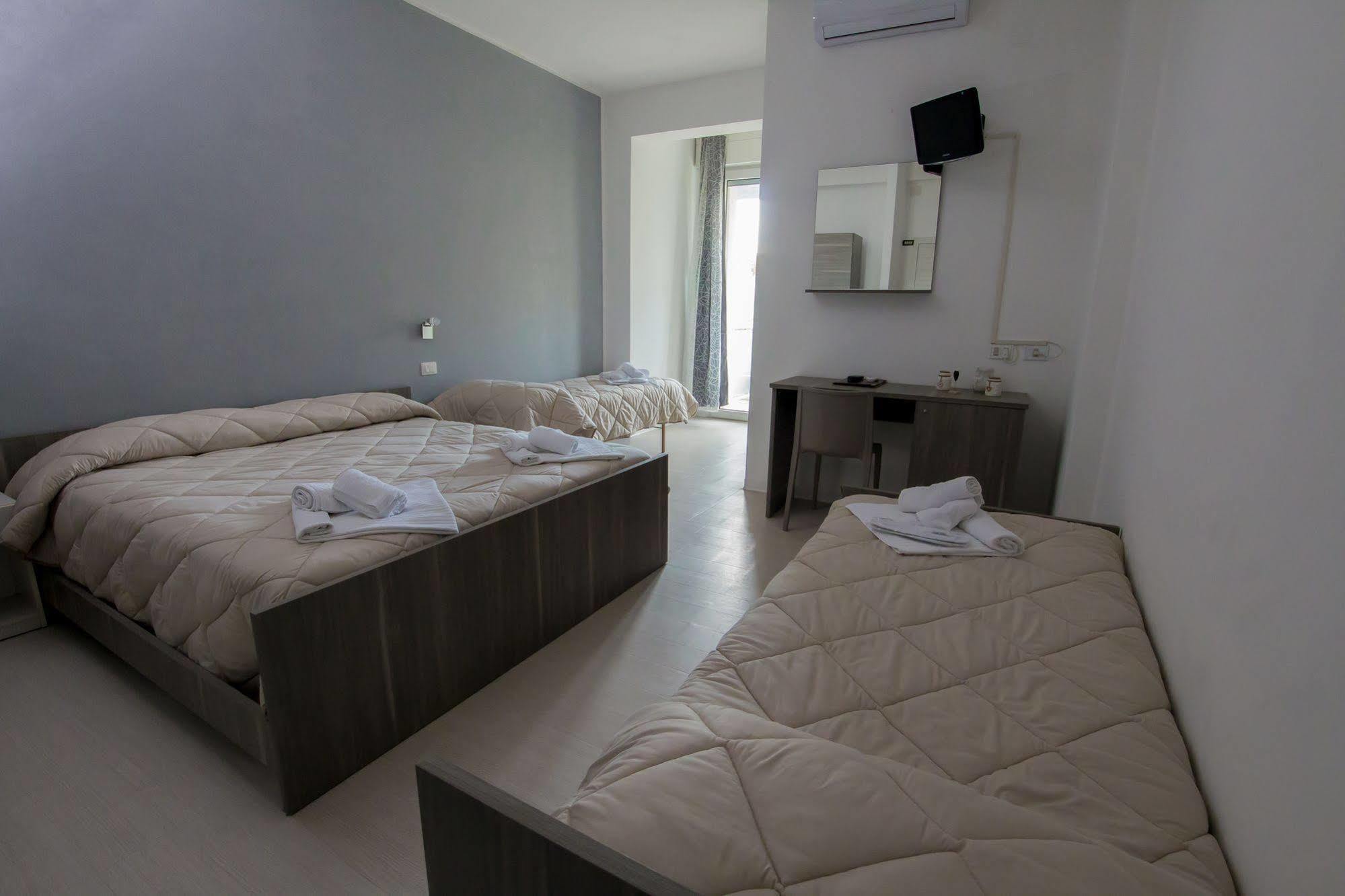 Zanarini In Centro A Hotel Riccione